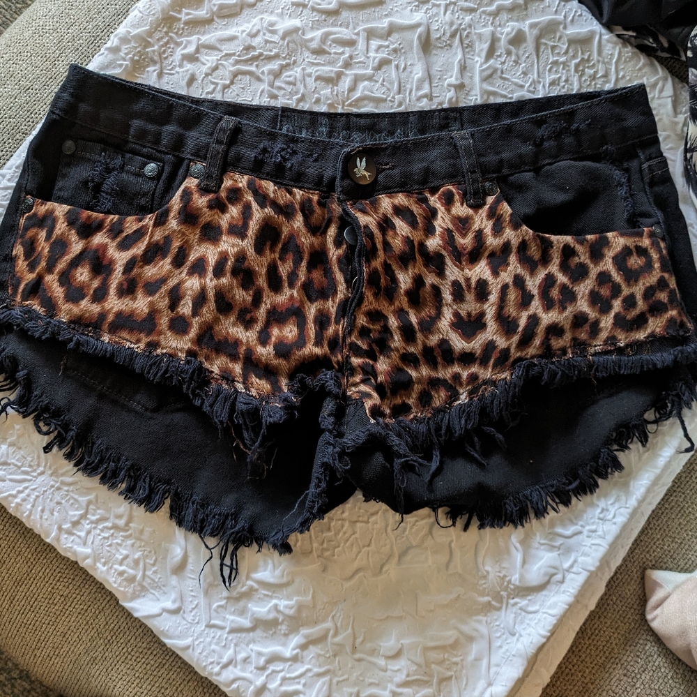 Rare! One Teaspoon leopard and black shorts size 29